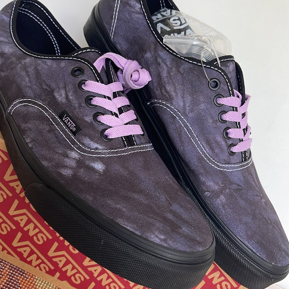 Vans WMNS Authentic
Midnight Shift Black/Black
VN0009PVBKA
Sneakers - Picture 6 of 16
